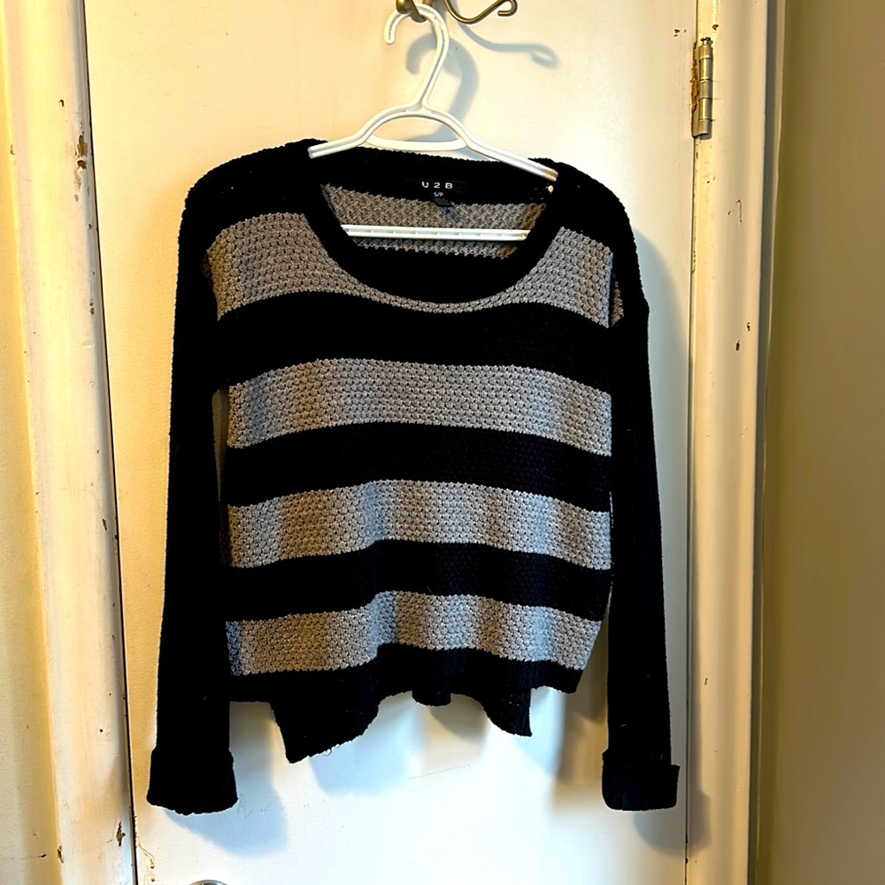U2B- Knit long sleeve cuffed sweater with grey stripes. Slight crop EUC